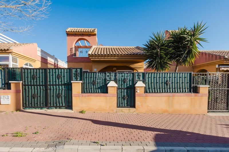 Foto d5911997-ed96-4a34-b8cc-4a637f35a2d2. Xalet amb calefacció piscina a Parque Acuático - Sector 25 Torrevieja