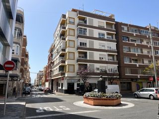 Appartement in Centro - Muelle Pesquero. Amplio apartamento de 3 dormitorios en pleno centro, listo para