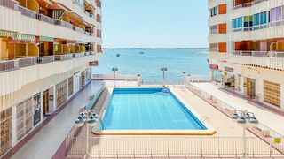 Flat in El Acequión. Piso con piscina y en primera línea de playa