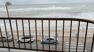 Etagenwohnung in Zona Playa de los Locos. Piso en primera línea de playa y con garaje cerrado incluido