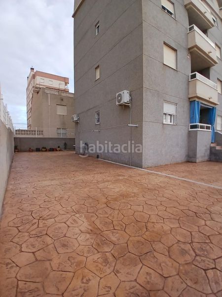 Foto ac375b5c-1a28-4501-b6de-2cf3d067a56f. Planta baixa amb calefacció aparcament piscina a Torrevieja