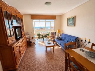 Pis a Los Europeos. Piso con vistas despejadas al mar y orientacion sur