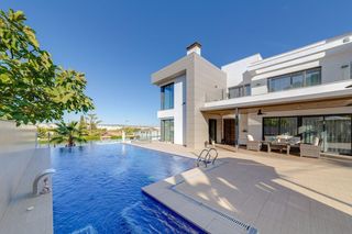 Chalet en Los Balcones-Los Altos. Espectacular villa moderna en los balcones