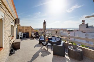 Penthouse in Playa de los Náufragos. Ático en primera línea de playa con terraza de 40 m2