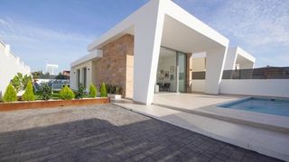 Chalet in Zona Carrefour - Urbanizaciones. Chalet de diseño moderno, en parcela de 400 m2, 3 dormitorios