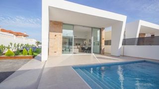 Chalet in Zona Carrefour - Urbanizaciones. Chalet de diseño moderno, en parcela de 400 m2, 3 dormitorios