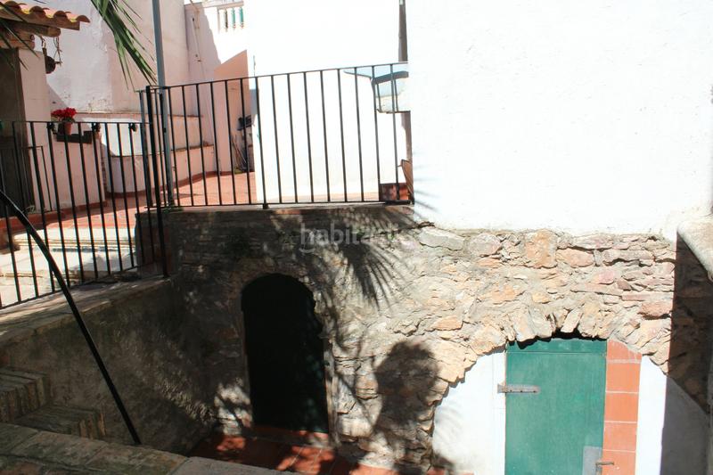 Foto a20b0d33-5d8c-4158-922c-30c2856aee66. Masia amb xemeneia a Begur Begur