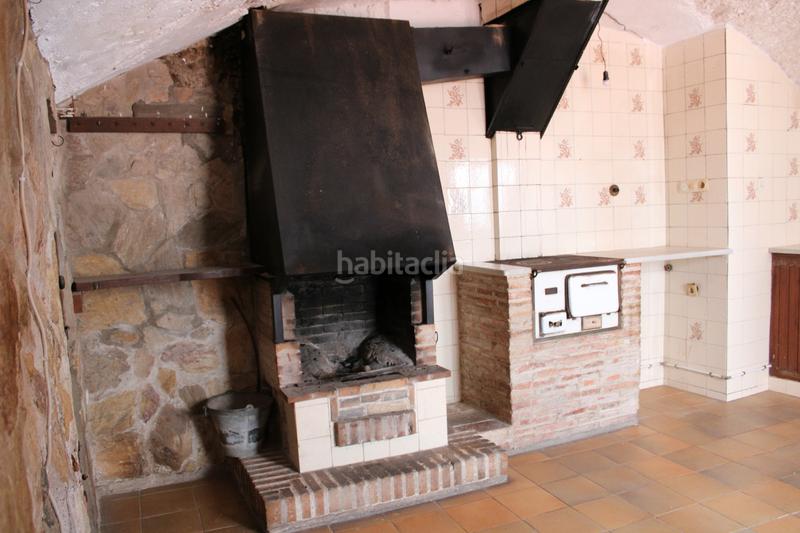 Foto d7e12fe4-ae7c-4cce-bbce-7fdcfaec053a. Masia amb xemeneia a Begur Begur