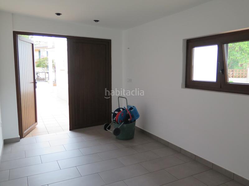 Foto bcff9910-514b-4ea6-938d-4ab0e97066c8. Casa amb xemeneia calefacció aparcament a Palau Girona