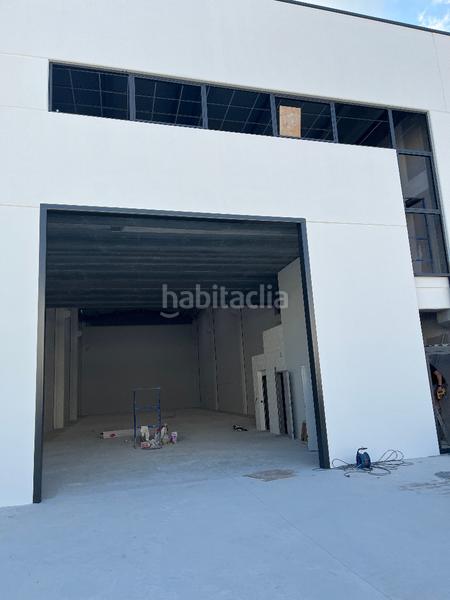 Foto 444fde00-9ac5-41da-80bd-058e0b37c095. Miete fabrikhalle in Vilablareix