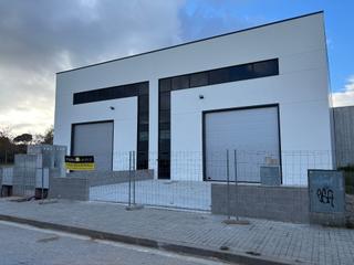 Lloguer Nau industrial  Carrer ciurana de güell. Nau  d'obra nova. diàfana, adosada de 680m²