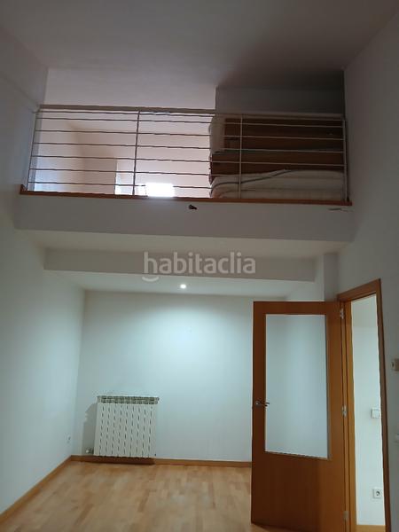 Foto 3a6709fc-f003-4734-abaa-7eb0a6d2b48e. Alquiler ático àtic dúplex de 3hb i un estudi zona quimics en Girona