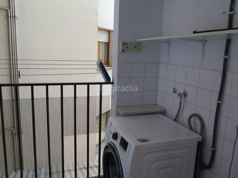 Foto ee1c1c86-2f40-4af5-ae15-3a0fea71720f. Lloguer pis amb calefacció a Eixample Nord Girona