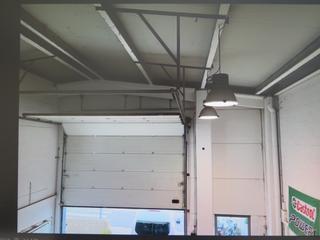 Nau industrial a Torroella de Montgrí. Nau industr, 270m² amb façana de vidre/aparador i part de taller