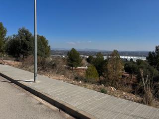 Terreny residencial a Avinguda de les comarques 16. Parcela urbana de 814 m2 para construir casa individual de 488 m