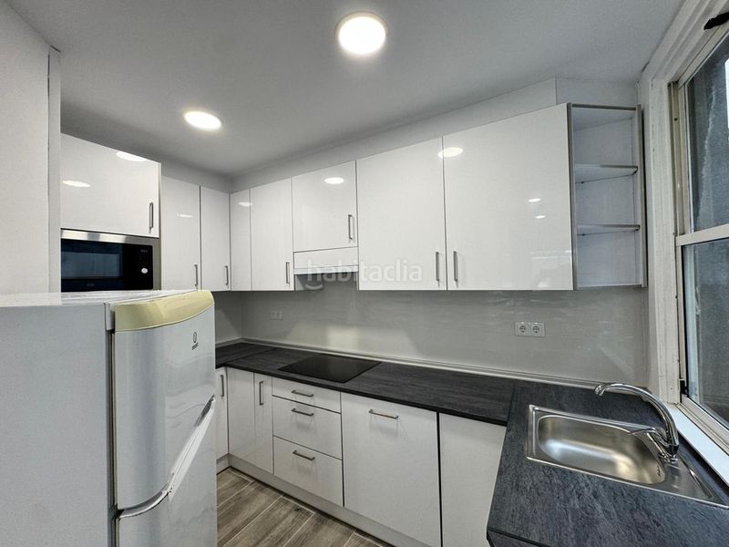 Foto 5a8a60b3-3359-467b-b4ad-c9b0213c2676. Rent flat with heating in Cuatro Caminos - Plaza de la Cubela Coruña (A)