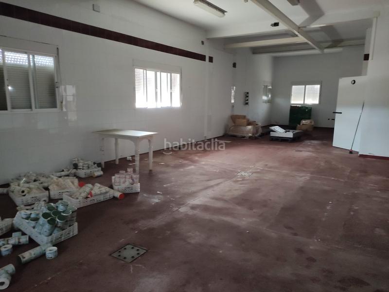 Foto 2266b764-7420-4dc0-8ca7-5acf111d8ed5. Bâtiment à usage industriel dans calle constitución 21 dans Santa Amalia