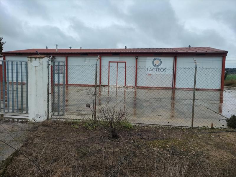 Foto 5ffa3a56-ee0d-4378-ae64-49b5eaf970cf. Bâtiment à usage industriel dans calle constitución 21 dans Santa Amalia