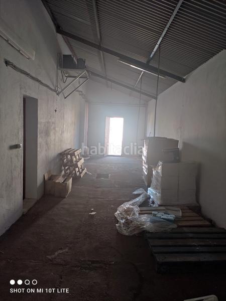 Foto c7cff60e-1a84-4b2e-b544-16571bee1d46. Bâtiment à usage industriel dans calle constitución 21 dans Santa Amalia