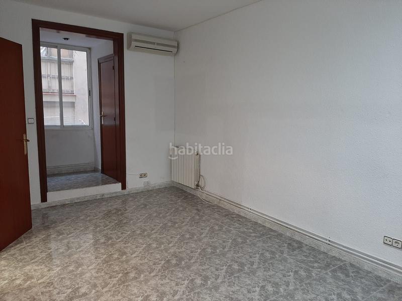 Foto 9ad21765-2a76-4981-aa66-b176d979cf8b. Piso en ruiz de padron 45 piso en venta con inquilinos. en Barcelona