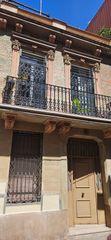 Pis a Ripolles 85. Piso bajos con patio en casa modernista cerca sagrada familia
