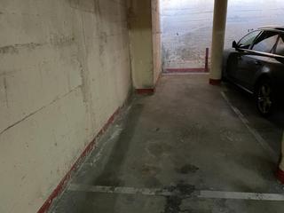 Aparcament cotxe a Centre-Nucli Antic. Parking para coche