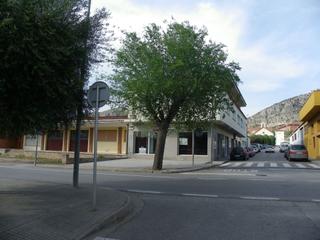 Local Comercial a Torroella de Montgrí. Muy bien situado centricomuchas posibilidades economicas a desar
