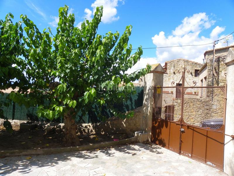 Foto f1473f23-99df-4704-86d9-0a03e8f6e79b. Masia amb calefacció a Jafre