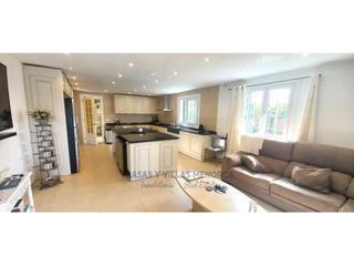 Haus  N/a. Casa en llumesanes con piscina