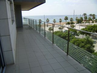 Lloguer Pis  Carrer mar del albora. 130 m2 vistas al mar 3 hab. sin muebles