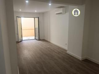 Location Bureau à El Pedró. Oficina a estrenar tranquila y centrica