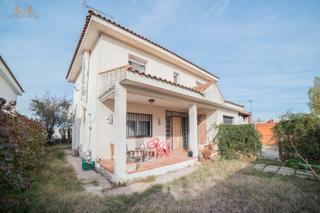 Xalet  Calle acebo. Casa / chalet independiente en venta en calle acebo, ugena.