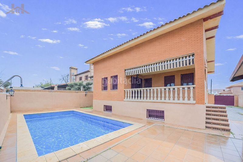 Foto 3ca8c025-c7bd-4090-932a-225ad74a0144. Xalet amb piscina a Cubas de la Sagra