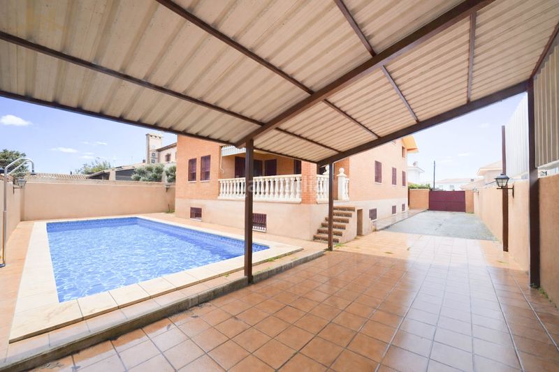 Foto a97ac1a4-f637-4e53-83b4-c56e4776d4ff. Xalet amb piscina a Cubas de la Sagra