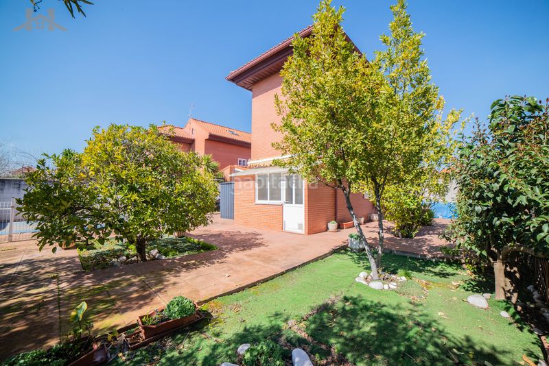 Foto 404f9792-a11c-4562-9c2b-e87533e1d7b8. Casa aparellada amb calefacció aparcament piscina a Cubas de la Sagra
