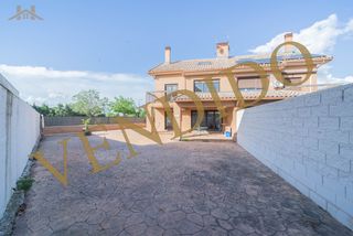 Maison jumelée à Cubas de la Sagra. Casa / chalet pareado en venta en cubas de la sagra
