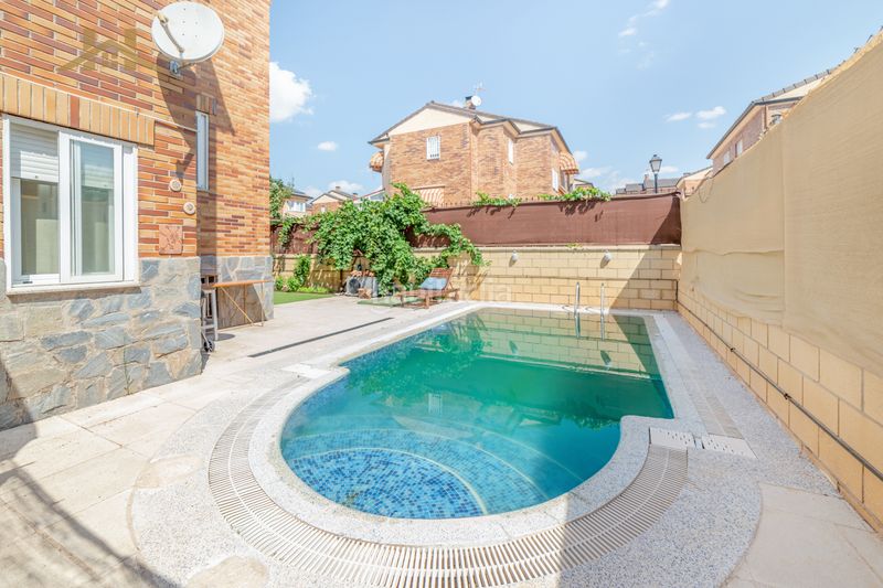 Foto f14ac497-f6a7-40b0-9e9f-417d4083c372. Xalet amb calefacció aparcament piscina a Ugena