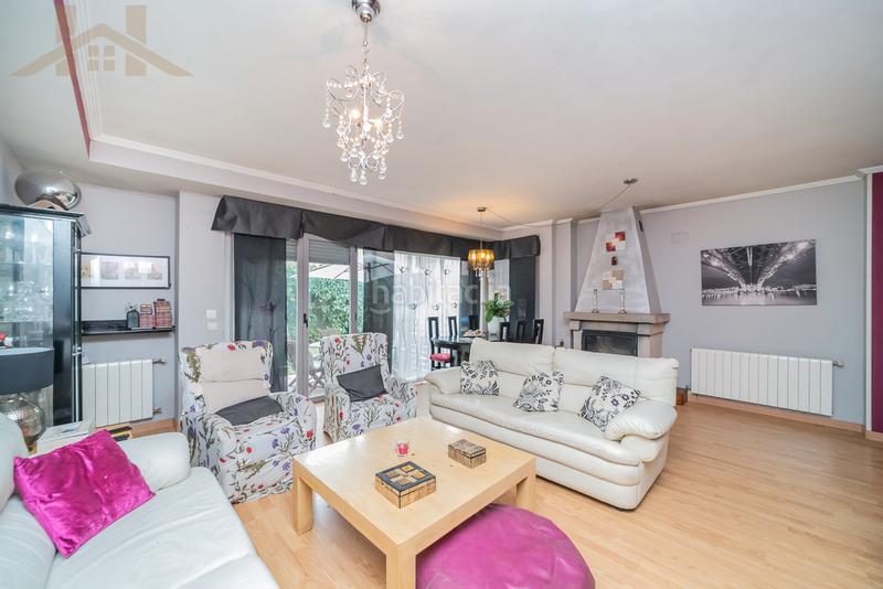 Foto 50a0c059-5512-424b-bb55-2d30ea04e37d. Maison jumelée avec cheminée parking dans Moraleja de Enmedio