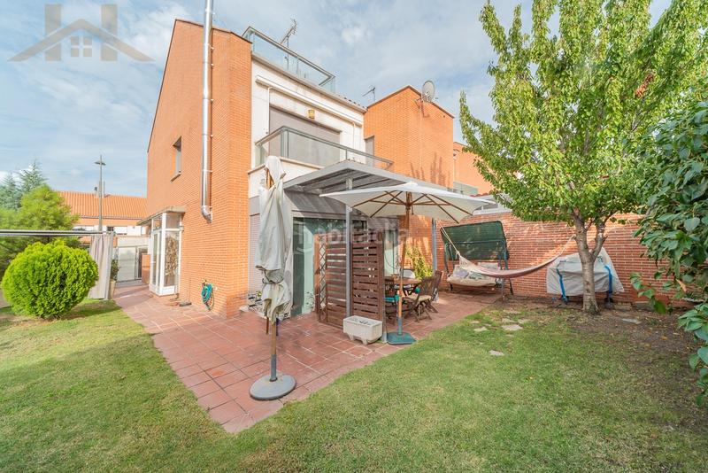 Foto bc78cc77-4f5e-496f-99d9-62d4d9c643f7. Maison jumelée avec cheminée parking dans Moraleja de Enmedio
