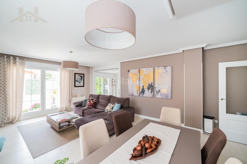 Foto f93234ef-df22-4c40-948d-c5baac81e064. Maison jumelée avec cheminée parking piscine dans Cubas de la Sagra