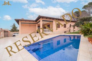 Chalet  Calle numancia. Chalet independiente en venta en calle numancia