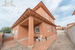 Casa aparellada  Calle de cubas. Casa / chalet pareado en venta en calle de cubas, ugena