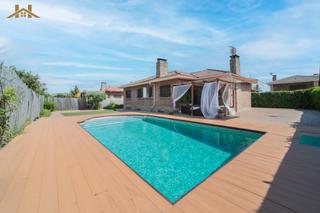 Chalet  Calle azucenas. Casa / chalet independiente en venta en calle azucenas, grin.
