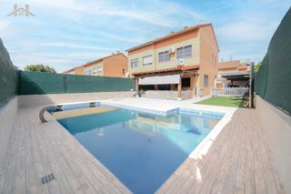 Maison jumelée  Calle las encinas. Chalet pareado en c/encinas