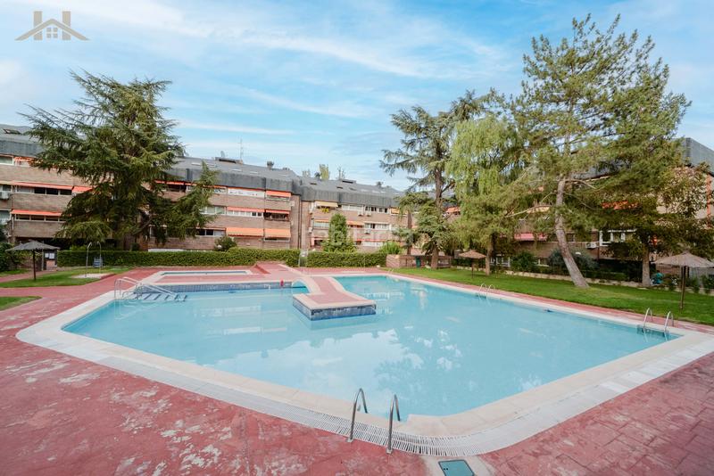 Foto 83c0b6ae-0f66-4f45-aa01-8ca6ae71ec7c. Duplex con riscaldamento piscina in Norte Majadahonda