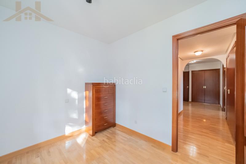 Foto de11ff2b-52da-4e00-a5be-a0cd4dc93e81. Ático increible atico con urbanizacion cerrada de 4 habitaciones en Majadahonda