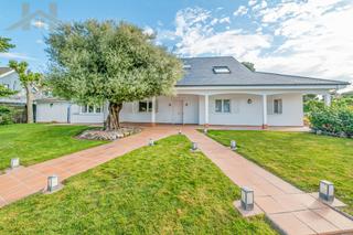 Chalet in Calle Cedros