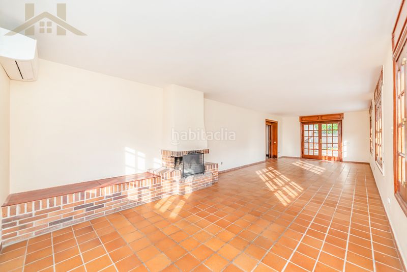 Foto f6f5439e-81b9-4c34-b63f-027c947341cc. Affitto chalet con camino riscaldamento parcheggio piscina in Majadahonda