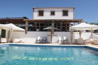 Terreny residencial a Cabra. Casa de campo, con 6 años de antigüedad, con luz, agua de la red
