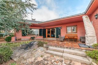 Chalet  Calle de san bernabé. Chalet independiente en venta en calle de san bernabé